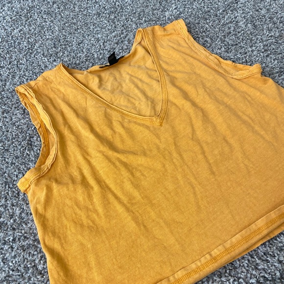 Forever 21 cropped muscle tee - Picture 2 of 2